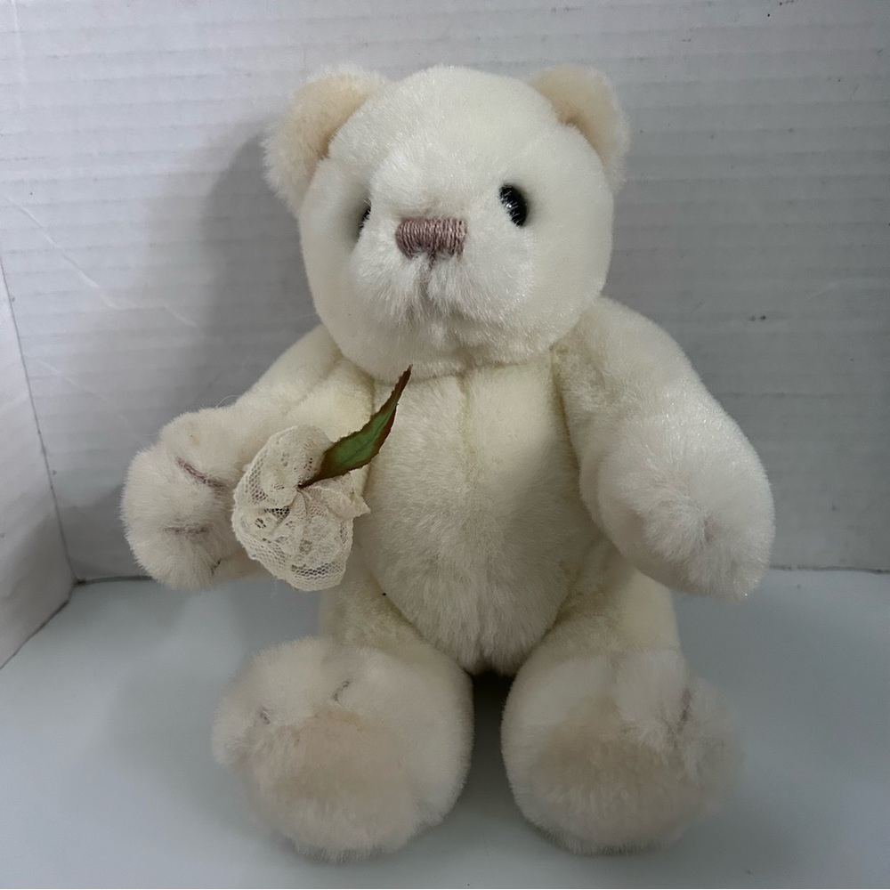 Vintage 1983 'Collector's Classic Gund' White Plush jointed Teddy Bear 9”